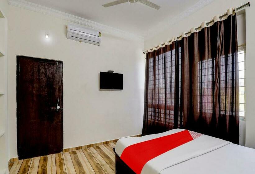 Трехместный Номер Классика, Oyo Flagship 81334 Sv