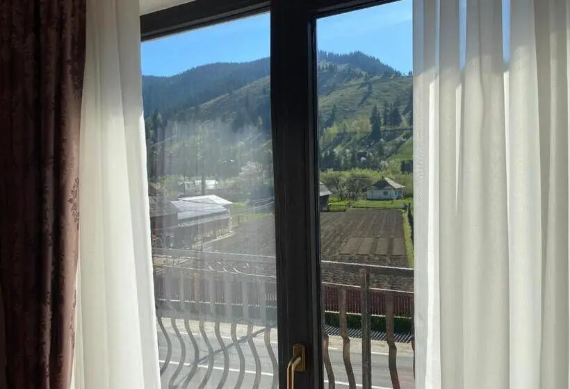 デラックストリプルルーム, Casa De La Munte