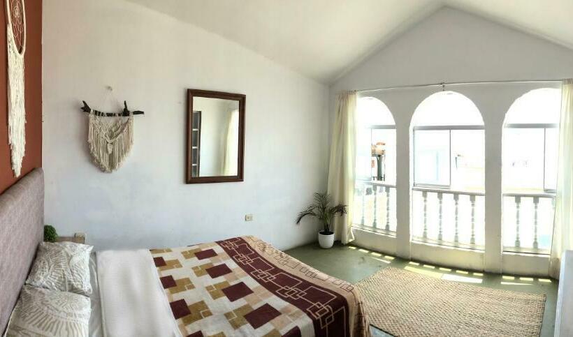 غرفة قياسية مطلّة علي البحر, Pointbreak Surf Camp