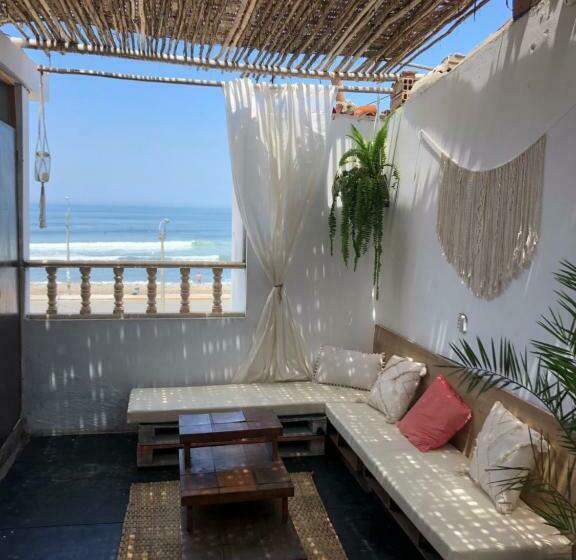 غرفة قياسية مطلّة علي البحر, Pointbreak Surf Camp