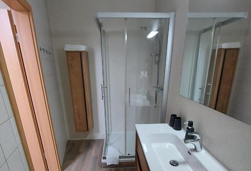 Standard 4 Pers. Værelse, Am Wasserturm Pension