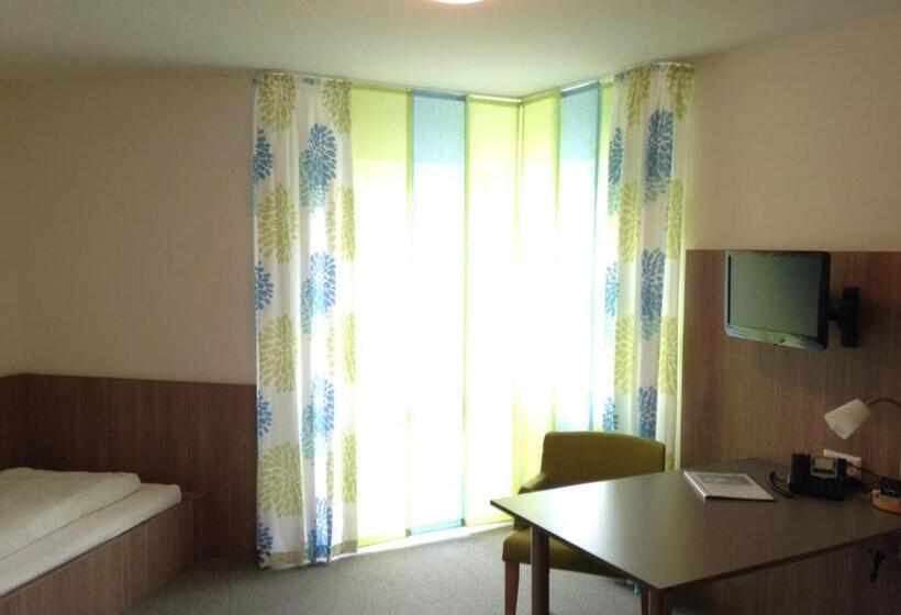 اتاق استاندارد یک تخته با بالکن, Astra Rastatt