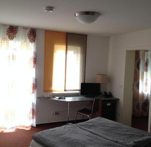 اتاق خانوادگی, Astra Rastatt