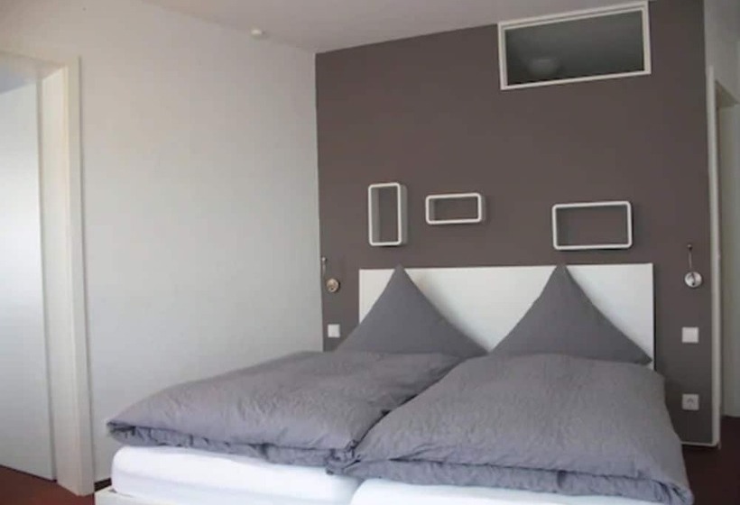 اتاق خانوادگی, Astra Rastatt