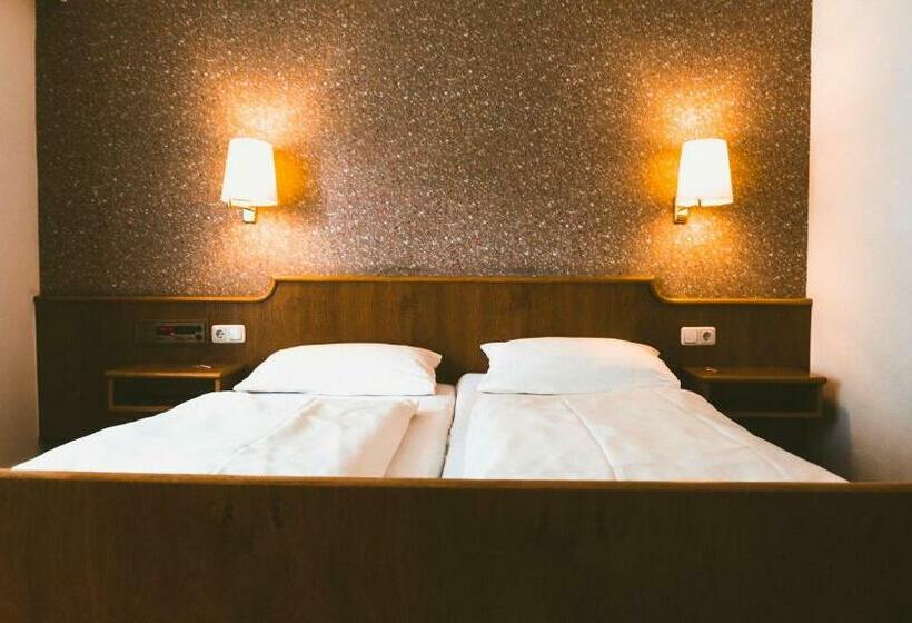 اتاق استاندارد با بالکن, Büchner Garni