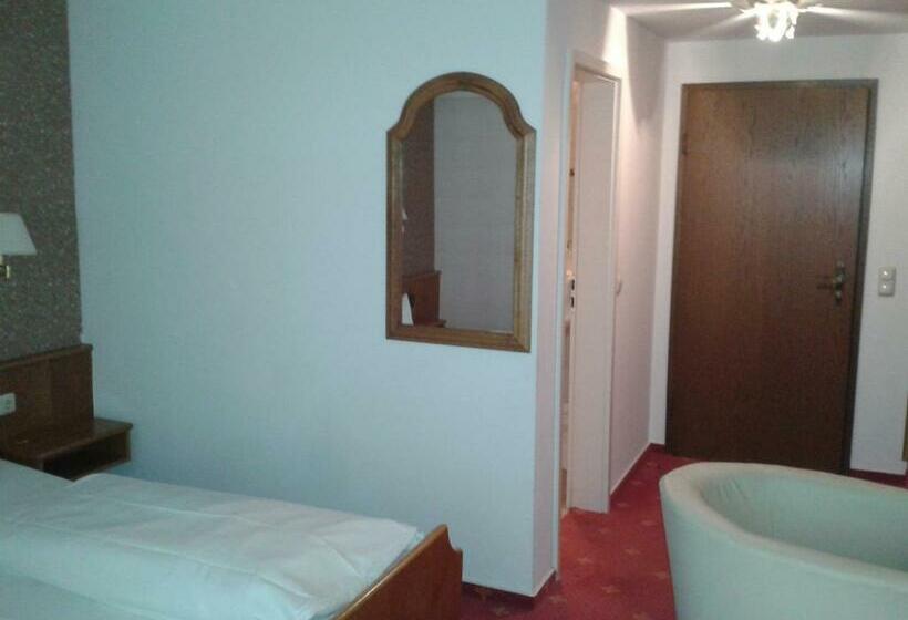 اتاق استاندارد با بالکن, Büchner Garni