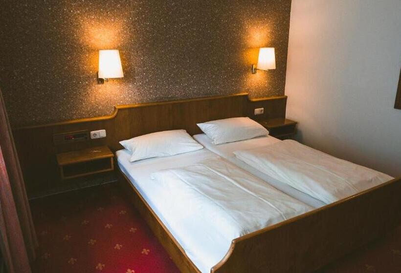 اتاق استاندارد با بالکن, Büchner Garni