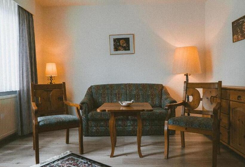 سوییت جونیور با بالکن, Büchner Garni