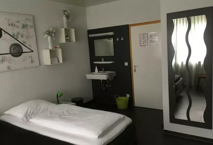 Standard Single Room, Brasserie Typisch