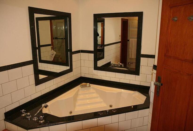 Quarto Estandar com Hidromassagem, Burg Arras