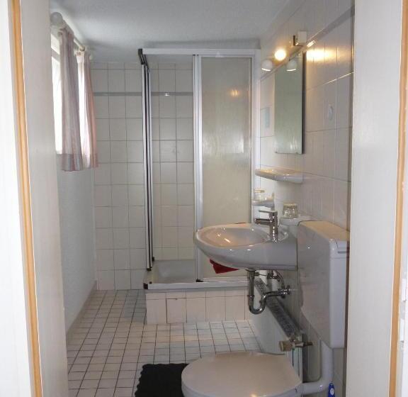 جناح, Café Restaurant Parkhaus