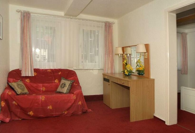 جناح, Café Restaurant Parkhaus