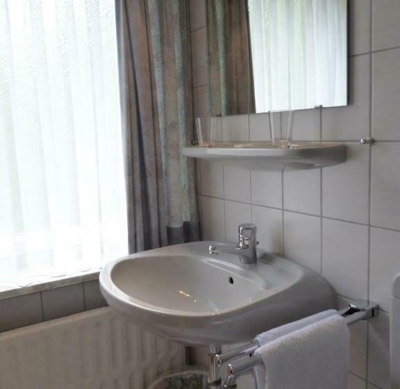 غرفة قياسية, Café Restaurant Parkhaus