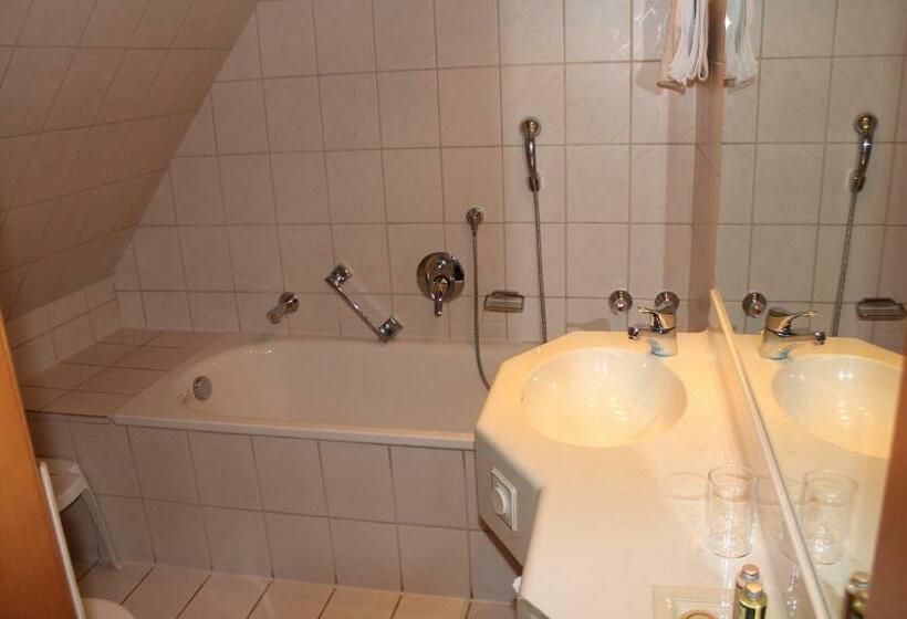 标准三人间, Gästehaus Wild Nürnberg West