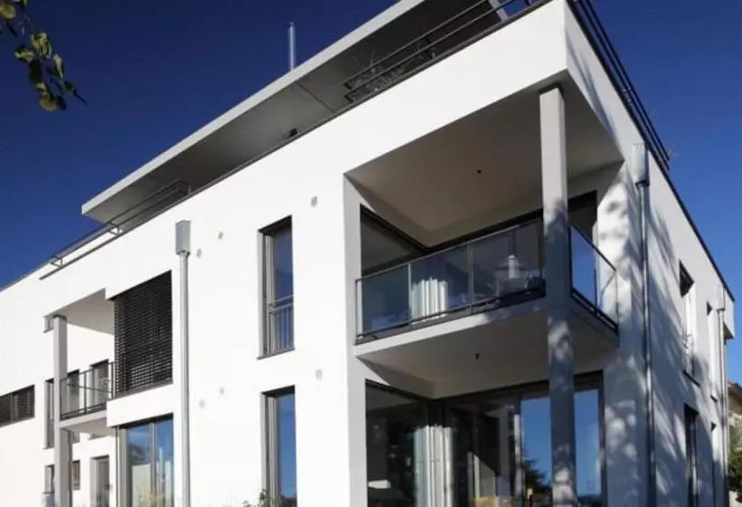 庭の見える1ベッドルームアパートメント, Hewen Apartments