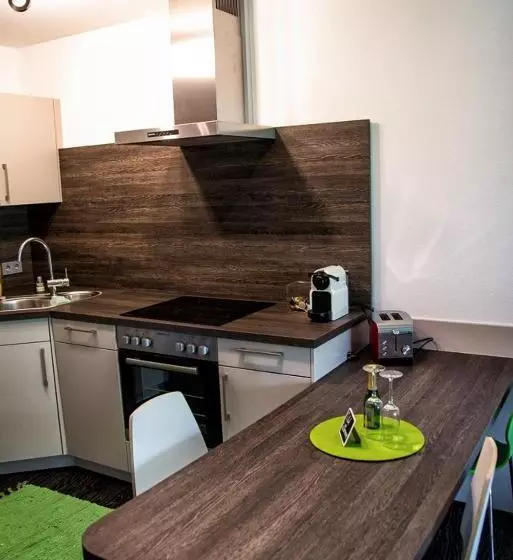 テラス付き1ベッドルームアパートメント, Hewen Apartments
