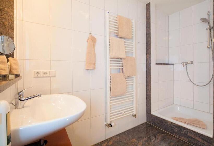 Полулюкс, Hofgut Tiergarten