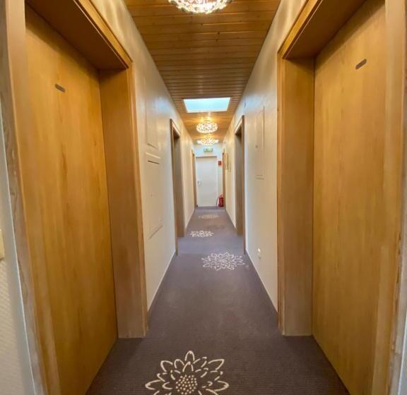 스탠다드 싱글 룸, In Den Herrnwiesen