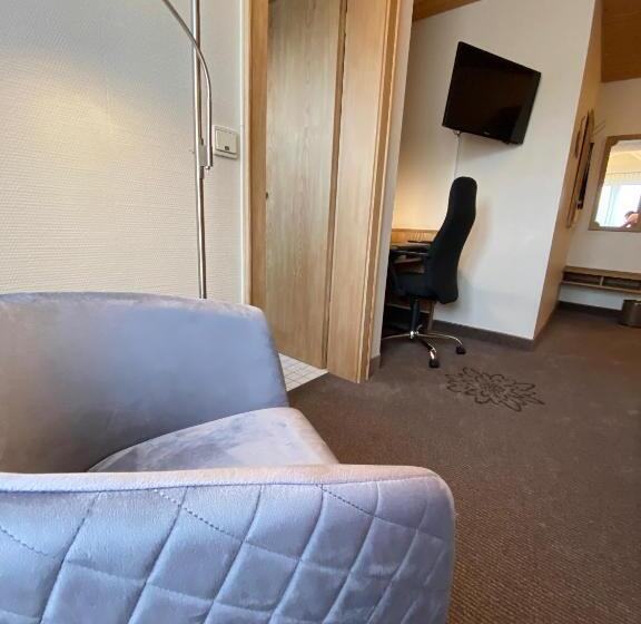 스탠다드 룸, In Den Herrnwiesen