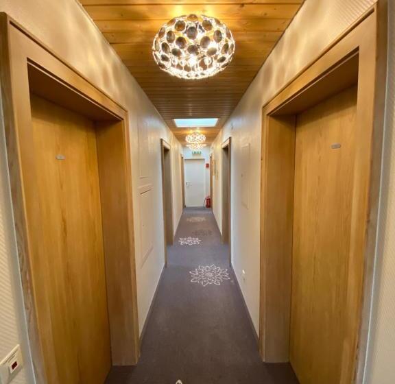 스탠다드 룸, In Den Herrnwiesen