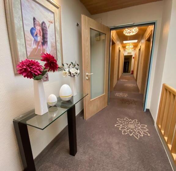 스탠다드 룸, In Den Herrnwiesen