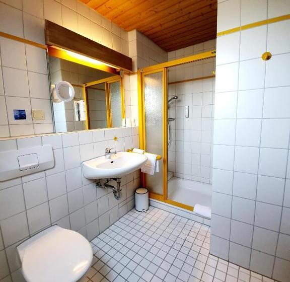 스탠다드 룸, In Den Herrnwiesen