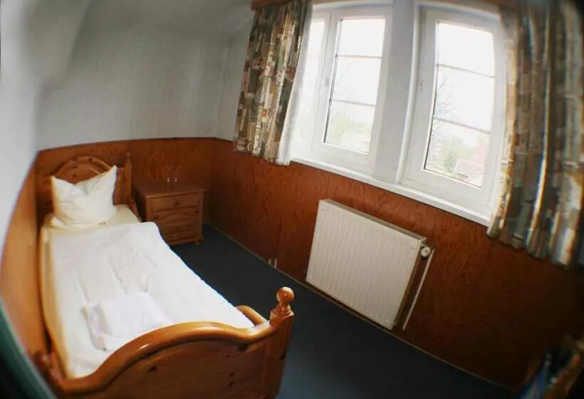 Standard Kolmen Hengen Huone, Landgasthof Zur Krummen Linde