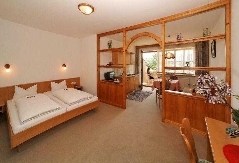 Апартаменты 1 Спальня с Балконом, Landhaus Maria Bed&breakfast