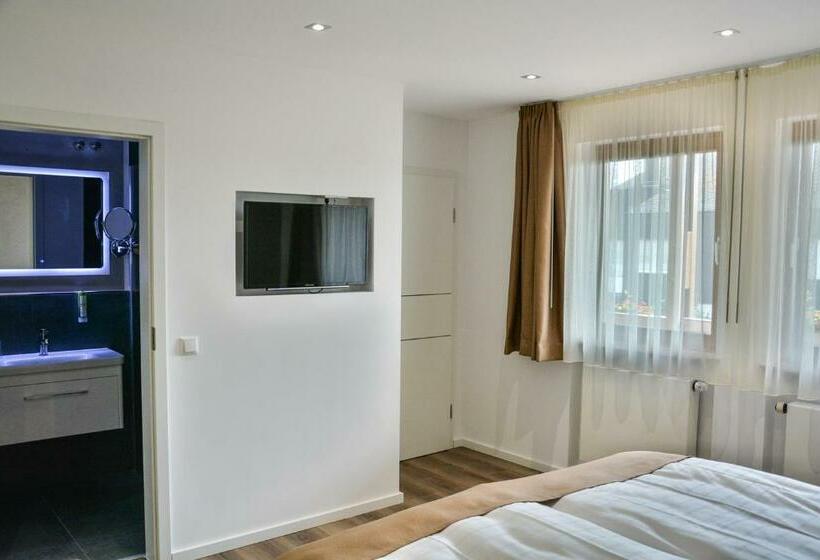 标准单人间, Restaurant Kölbl