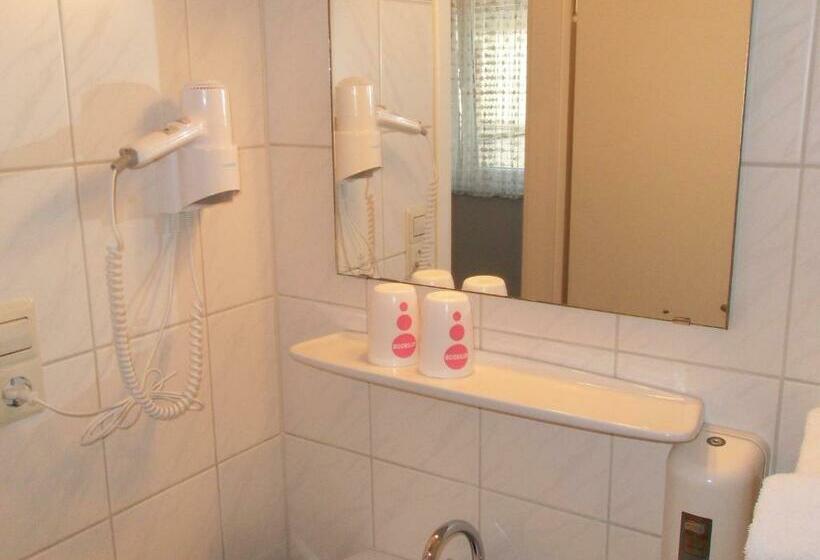 스탠다드 싱글 룸, Wacker