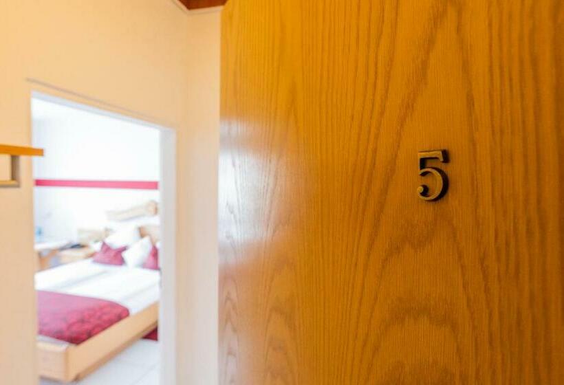 标准间, Weinhaus Wiedemann