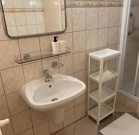 Номер Стандарт с Террасой, Global Apartmanház