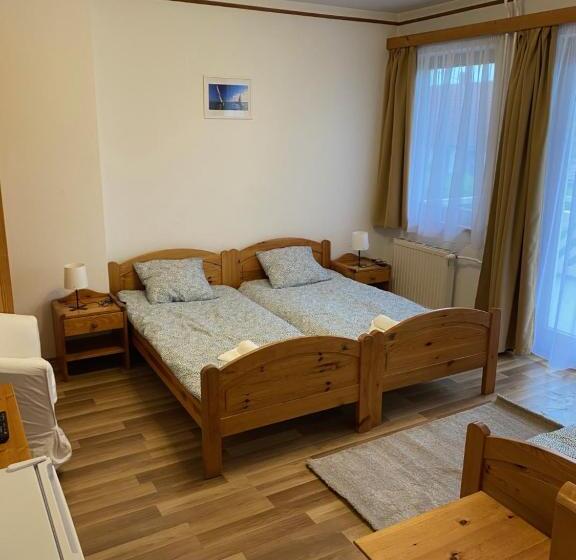 Номер Стандарт с Террасой, Global Apartmanház