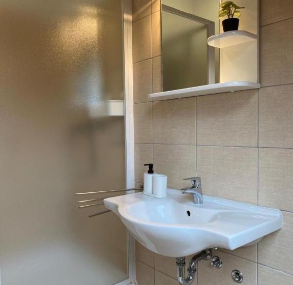 Трехместный Номер Стандарт Вид на Сад, Global Apartmanház