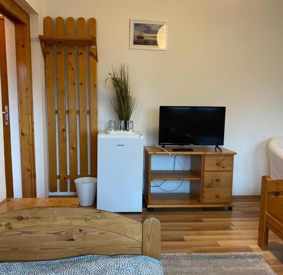 Трехместный Номер Стандарт Вид на Сад, Global Apartmanház