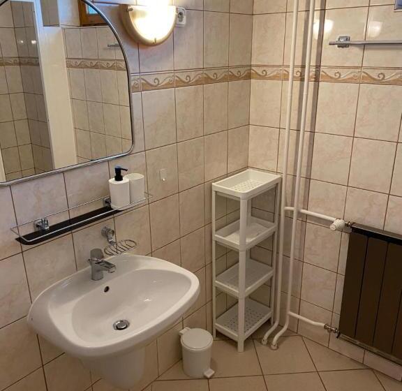 Четырехместный Номер Стандарт, Global Apartmanház