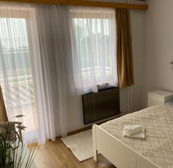 Четырехместный Номер Стандарт, Global Apartmanház