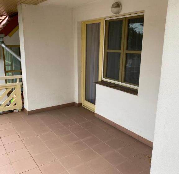 ファミリールーム, Global Apartmanház