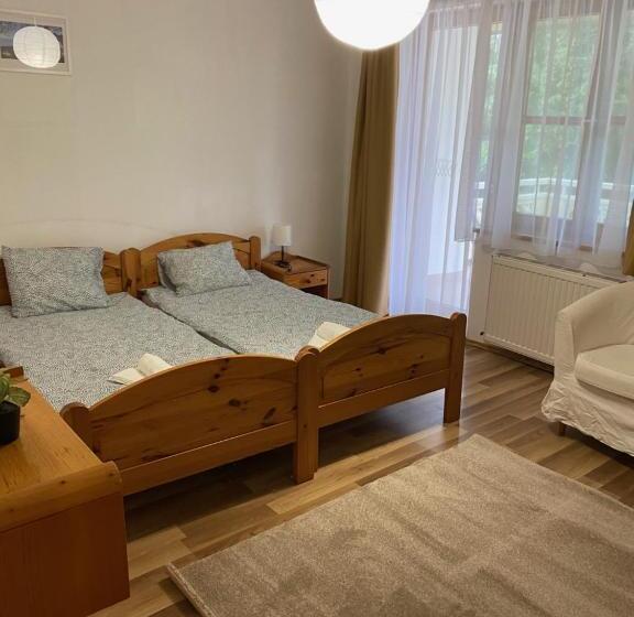 ファミリールーム, Global Apartmanház