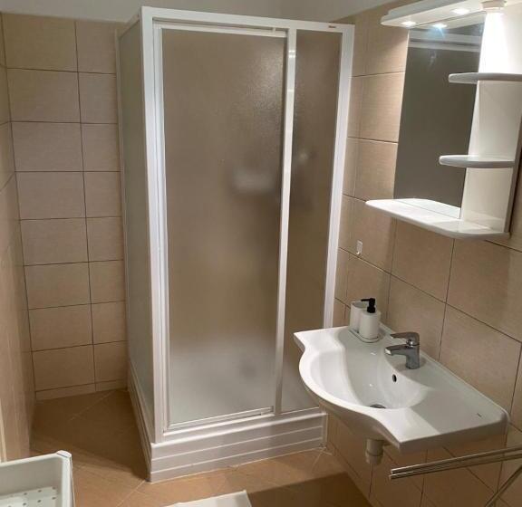 Семейный Номер Вид на Сад, Global Apartmanház