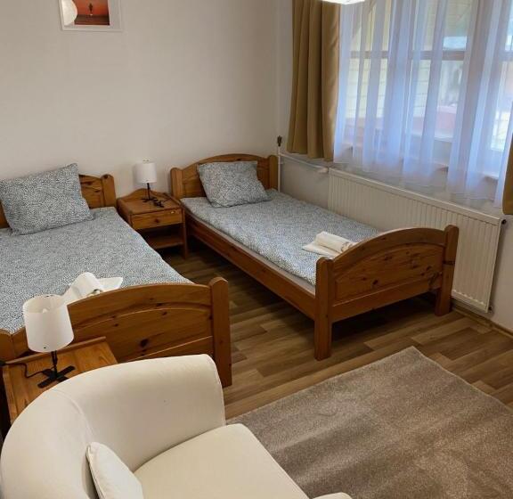 Семейный Номер Вид на Сад, Global Apartmanház