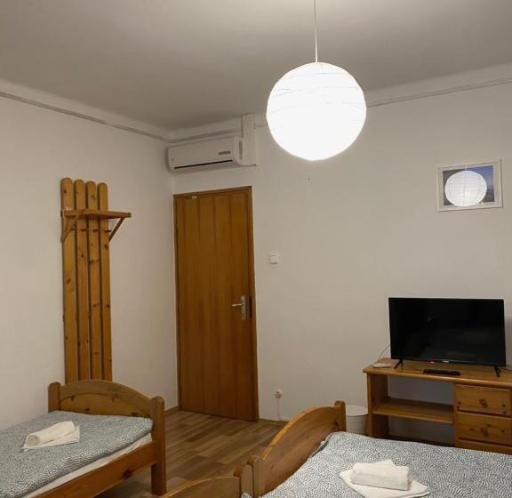 Семейный Номер Вид на Сад, Global Apartmanház