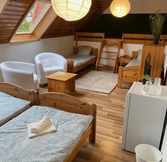 Семейный Номер Вид на Горы, Global Apartmanház