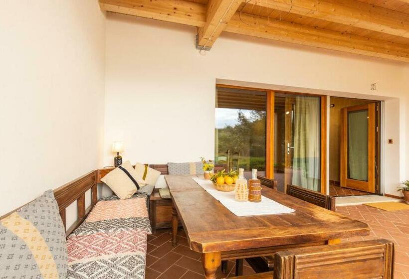 חדר משפחתי, Domu Bresca