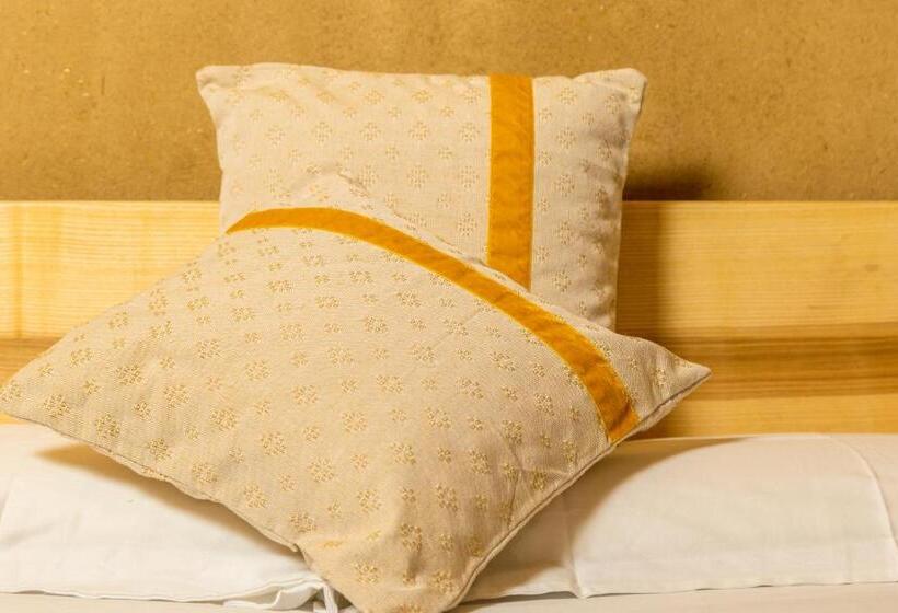 חדר דלוקס, Domu Bresca