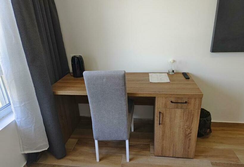 חדר סטנדרט, H.t