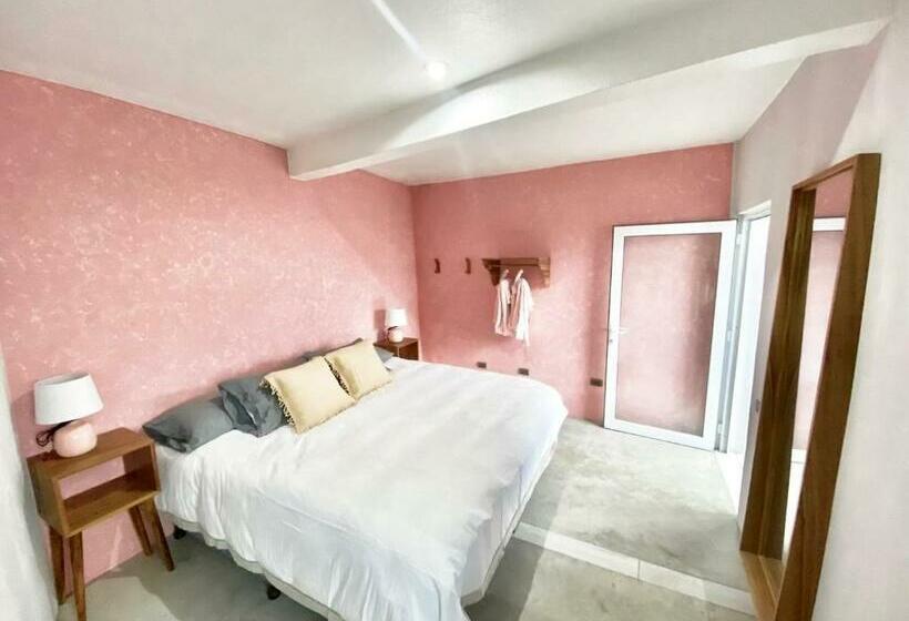 اتاق خانوادگی, Monaco