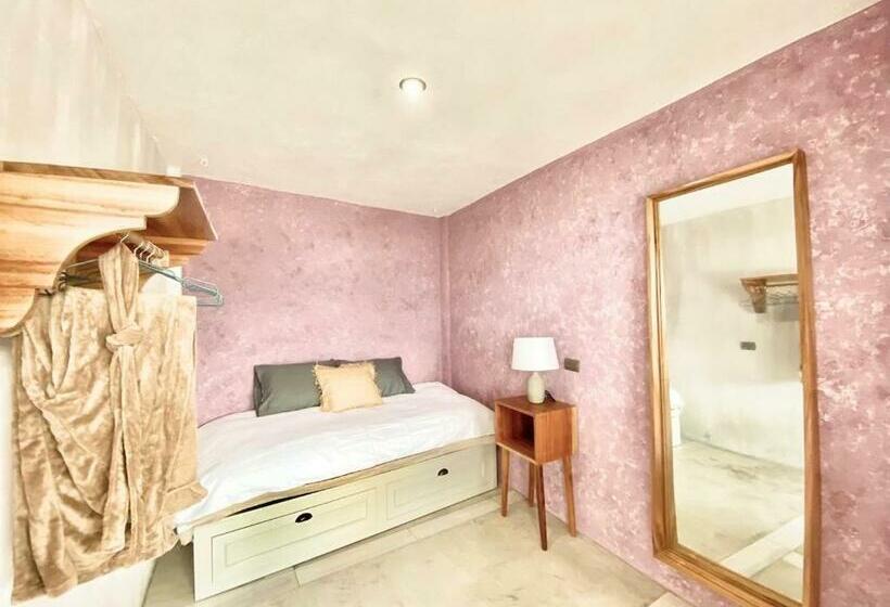 اتاق خانوادگی, Monaco