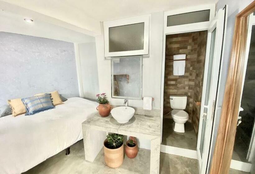 اتاق خانوادگی, Monaco