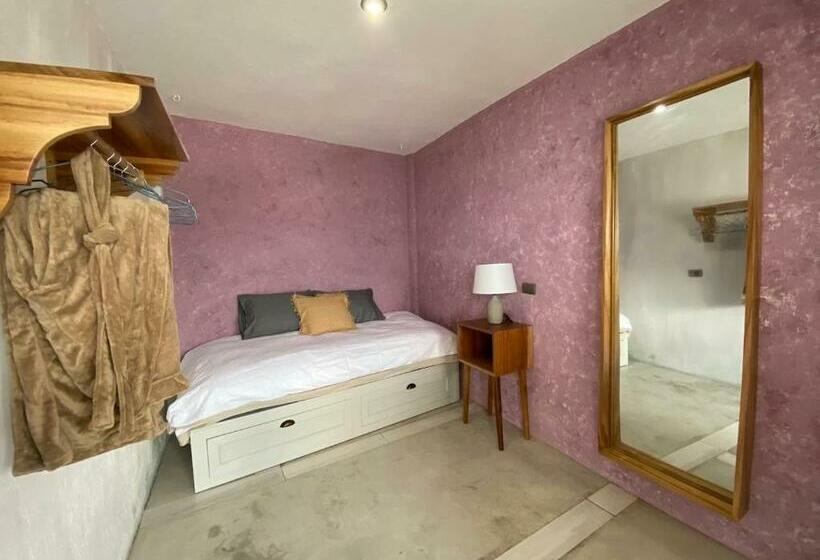 اتاق خانوادگی, Monaco